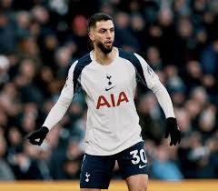 战士，镜头拍到对阵曼城终场哨响瞬间，索博累到直接瘫倒在地